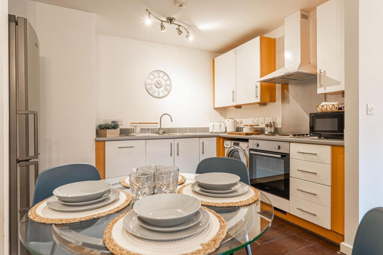 City Centre Flat: Accessible Family Haven with Free Parking Coventry Exterior photo