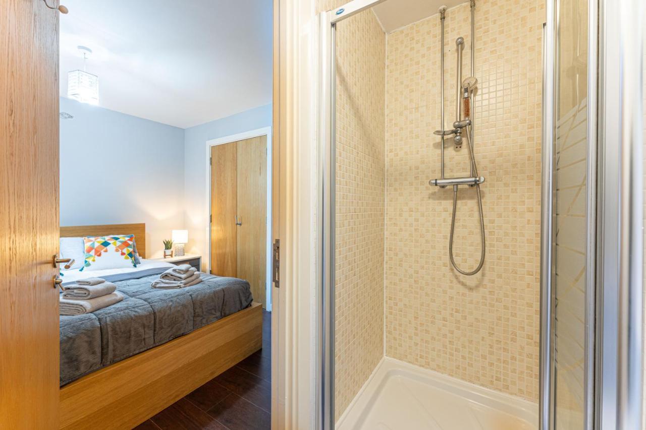 City Centre Flat: Accessible Family Haven with Free Parking Coventry Exterior photo