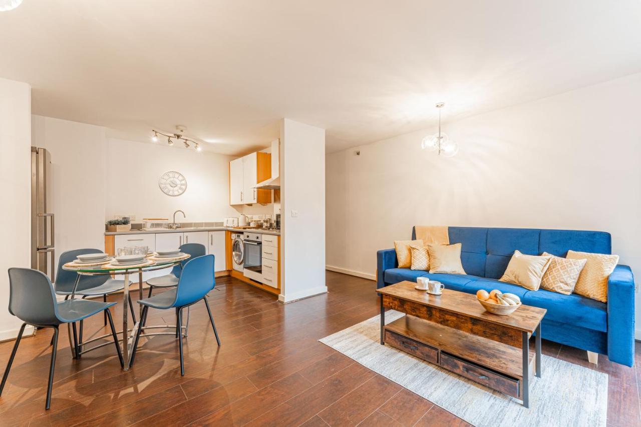 City Centre Flat: Accessible Family Haven with Free Parking Coventry Exterior photo