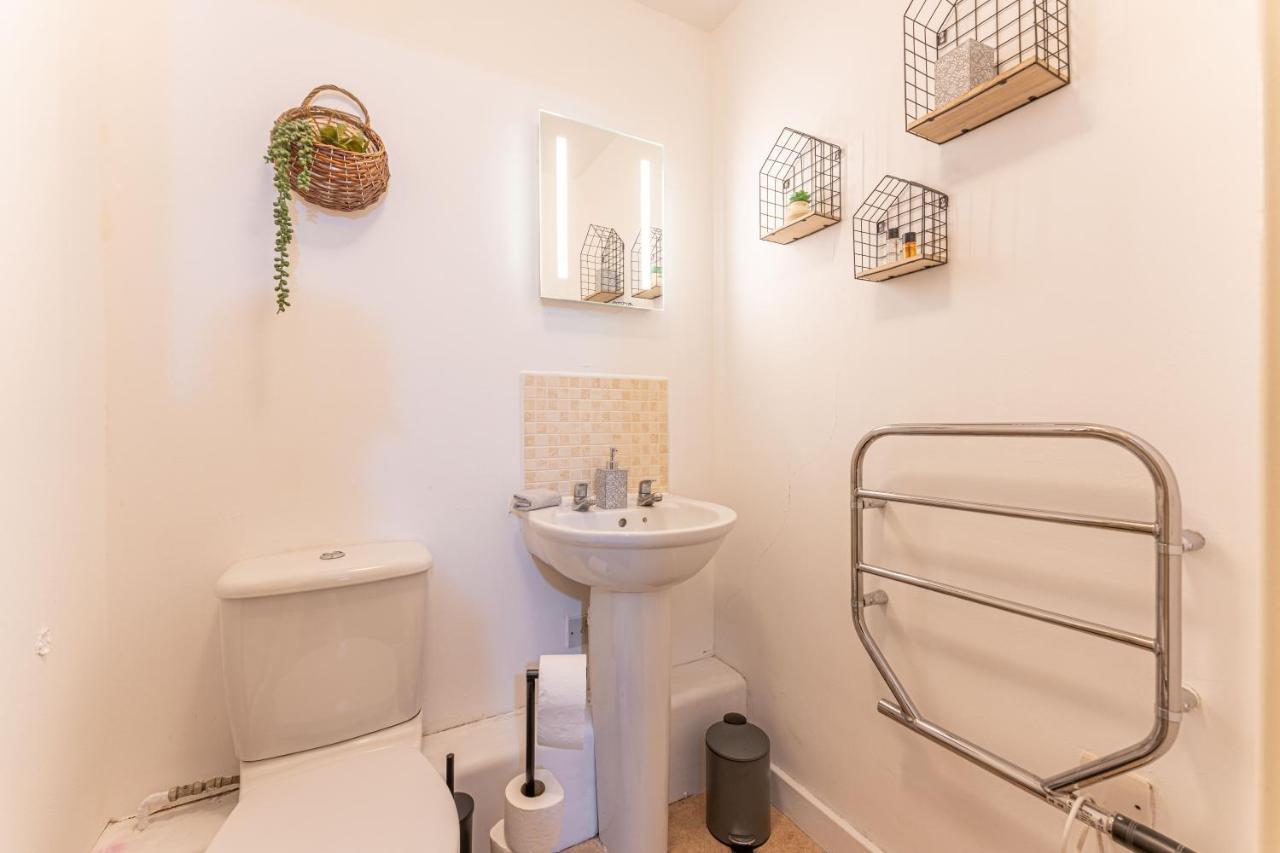 City Centre Flat: Accessible Family Haven with Free Parking Coventry Exterior photo