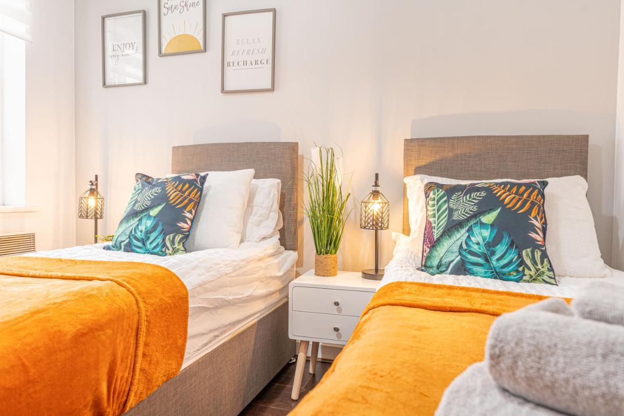 City Centre Flat: Accessible Family Haven with Free Parking Coventry Exterior photo