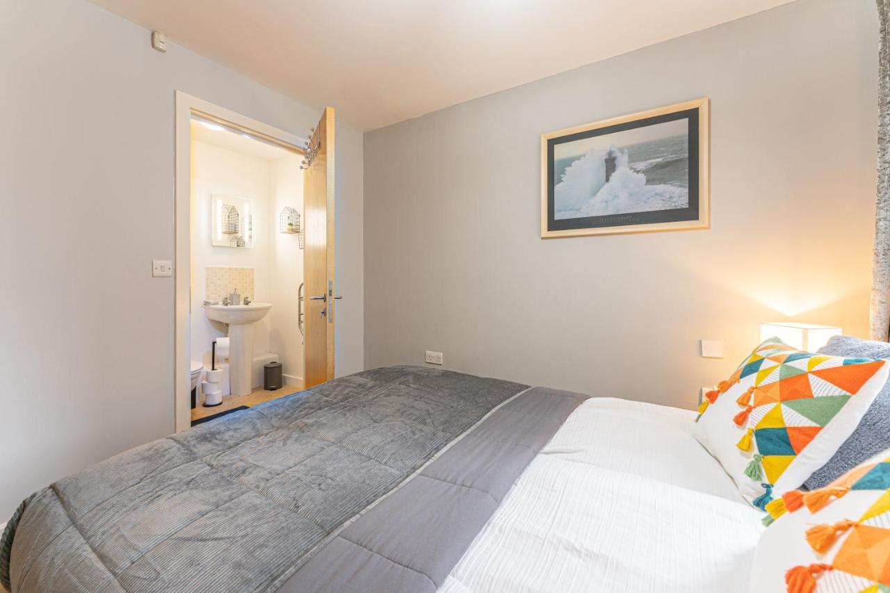 City Centre Flat: Accessible Family Haven with Free Parking Coventry Exterior photo